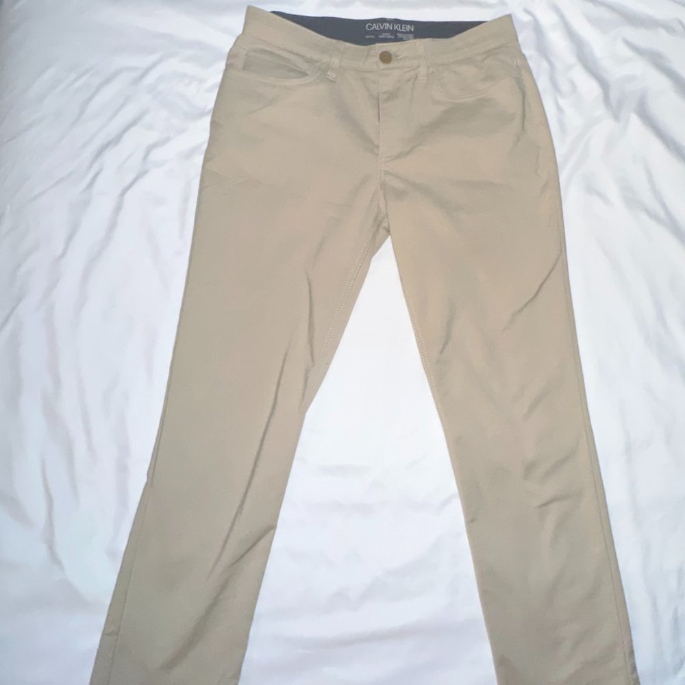 Calvin Klein Men's Slim-Fit Khaki Chinos 31x30